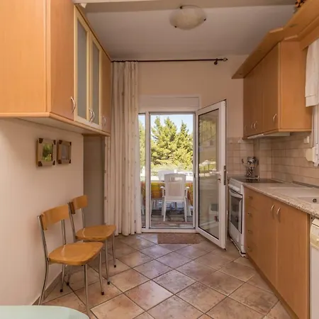 Kyrana Apartment *